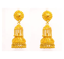 beautiful gold earring.