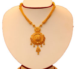 beautiful gold necklace.