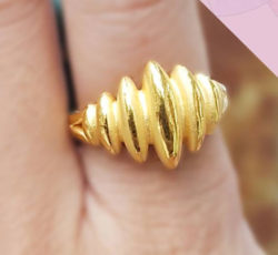 gold ring snell shape